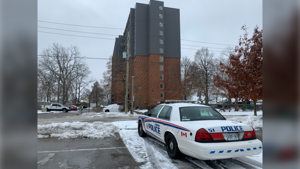 A firefighter was injured in an overnight apartment fire on Simcoe Street in London, Ont. on Sunday, Nov. 28, 2021. (Brent Lale/CTV London)