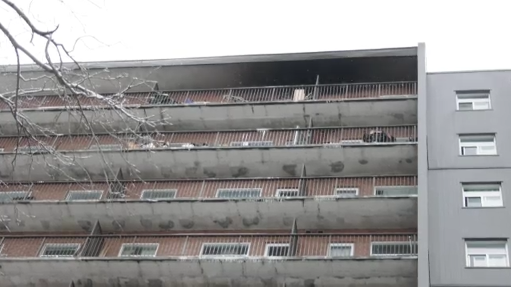 Smoke damage from a 12th floor apartment fire at 241 Simcoe St. in London, Ont. is seen Sunday, Nov. 28, 2021 (Jaden Lee-Lincoln / CTV News)