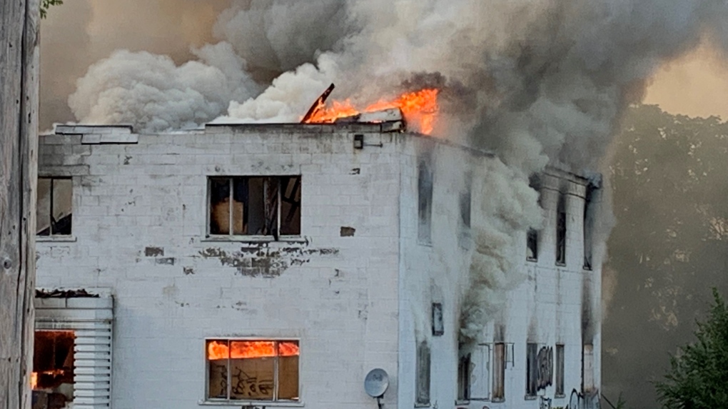 Smoke billows from a fire on Centre Street in London, Ont. on Tuesday, Aug. 3, 2021. (Bryan Bicknell / CTV News)