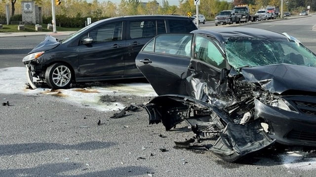 Two vehicles collided at Oxford Street and Veterans Memorial Parkway on Oct. 6, 2022. (Gerry Dewan/CTV News London)