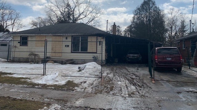 Chestnut Street house fire in St. Thomas, Ont. on March 4, 2022. (Jennifer Basa/CTV London)