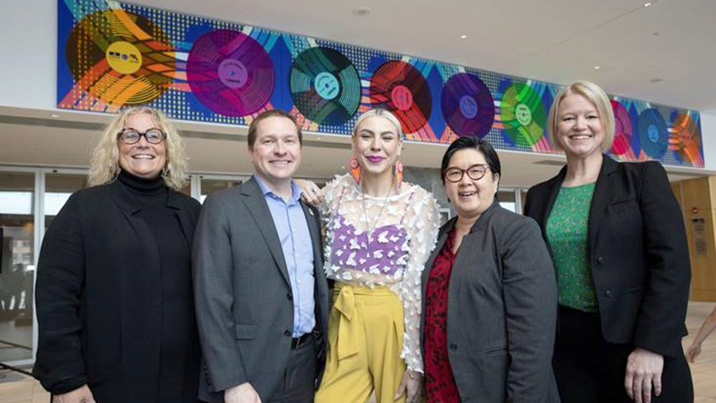 From left to right, Cheryl Smith, Deputy City Manager of Neighbourhood and Community-Wide Services at the City of London, Ont.; Mayor Josh Morgan; local artist Tova Hasiwar; Janet Loo, Board of Directors’ Vice President at the London Arts Council; and Jennifer Diplock, Board of Directors’ Chair at RBC Place London celebrate the unveiling of the London UNESCO City of Music Mural on March 29, 2023. (Source: City of London)
