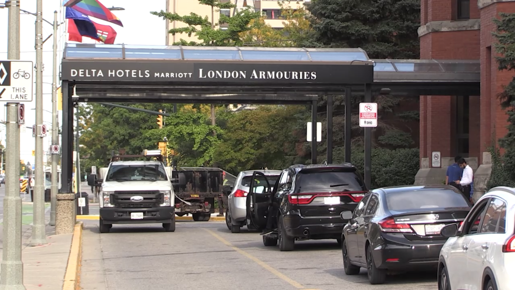 Travelers arrive outside the Delta London Armouries Hotel on Sept. 17, 2024. (Daryl Newcombe/CTV News London)